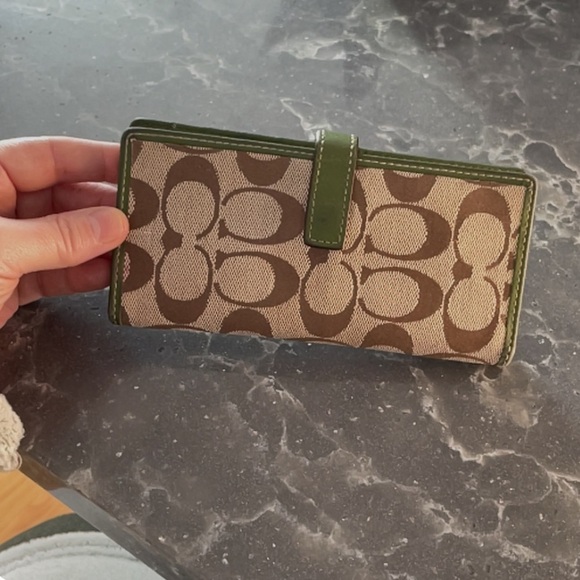Coach Green and Brown signature wallet timeless luxury brat summer - Picture 5 of 6